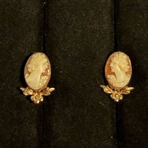 Vintage Van Dell Carved Cameo 1/20 12K Gold Filled Screw Back Earrings